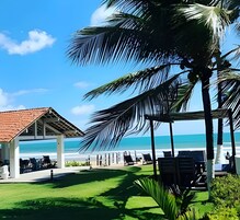 Suíte | Praia | Na praia, areia branca, espreguiçadeiras, guarda-sóis 