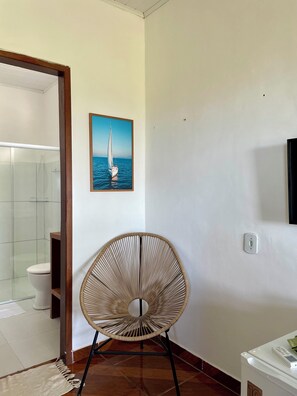 Suihku, hiustenkuivaaja, pyyhkeet, saippua