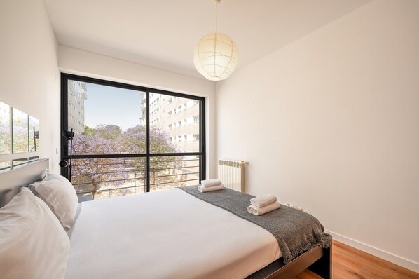 1 bedroom, iron/ironing board, internet, bed sheets