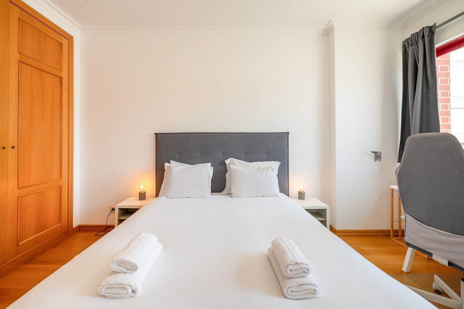 2 bedrooms, desk, iron/ironing board, internet