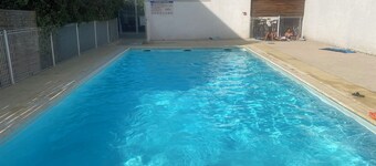 Family vacation apartment in quiet residence sleeps 6 in Agde