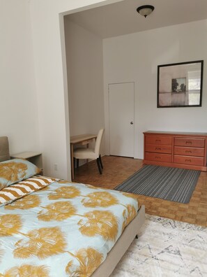 3 bedrooms, iron/ironing board, bed sheets