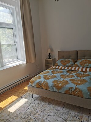 3 bedrooms, iron/ironing board, bed sheets
