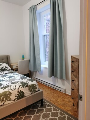 3 bedrooms, iron/ironing board, bed sheets