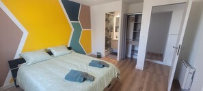 3 bedrooms, iron/ironing board, WiFi, bed sheets - Hyper center, 3 bedrooms, 3 bathrooms, Free parking, Beach 20 minutes away! (Saint-Nazaire)