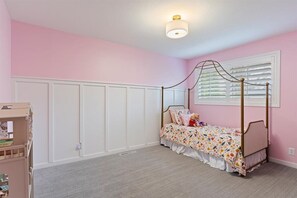 3 bedrooms, iron/ironing board, WiFi, bed sheets - Extended stay work from home detached office 3-bedroom house in  Ogden WiFi. (Ogden)