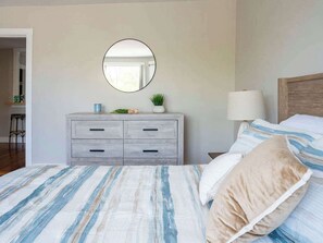 4 chambres, fer et planche à repasser, lit de bébé portatif, Wi-Fi