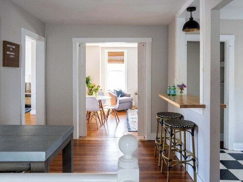 2 Stylish Apartments Near Wharf, Shops & Brewer’s