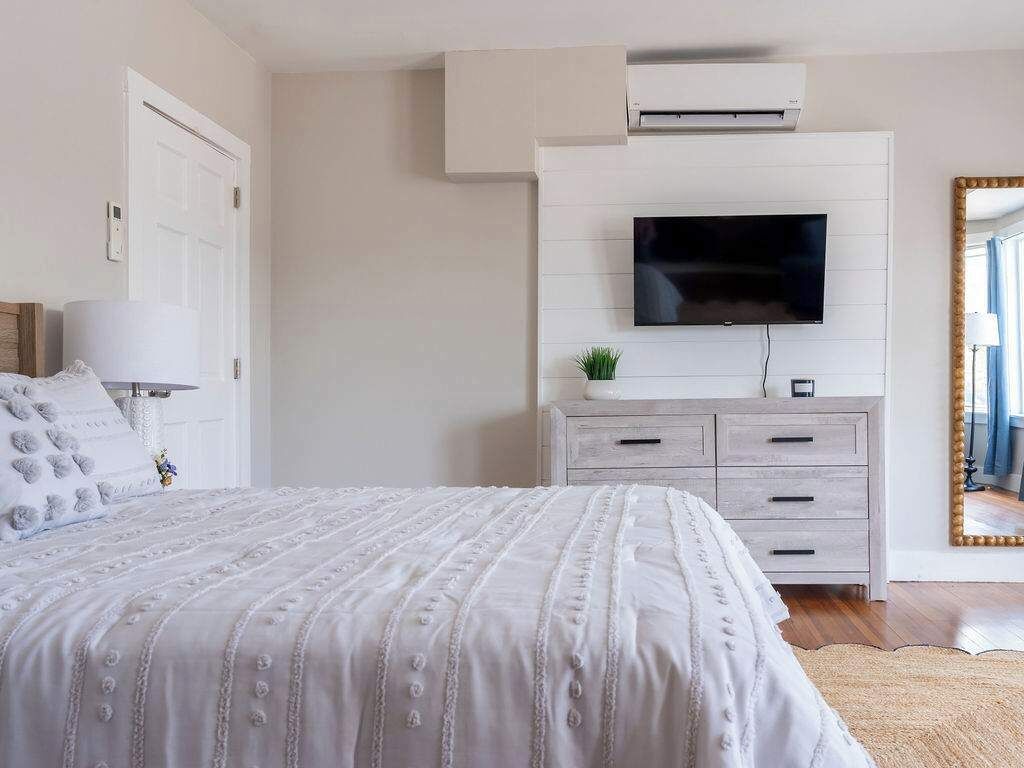 2 habitaciones, tabla de planchar con plancha, cuna de viaje y wifi 