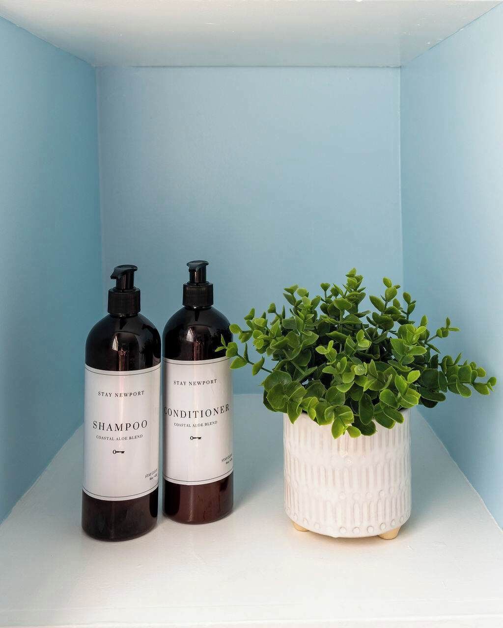 Dusche, Haartrockner, Handtücher, Shampoo