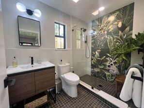 Dusche, Haartrockner, Handtücher