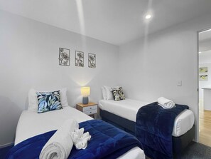 3 habitaciones, tabla de planchar con plancha, cuna de viaje y wifi 