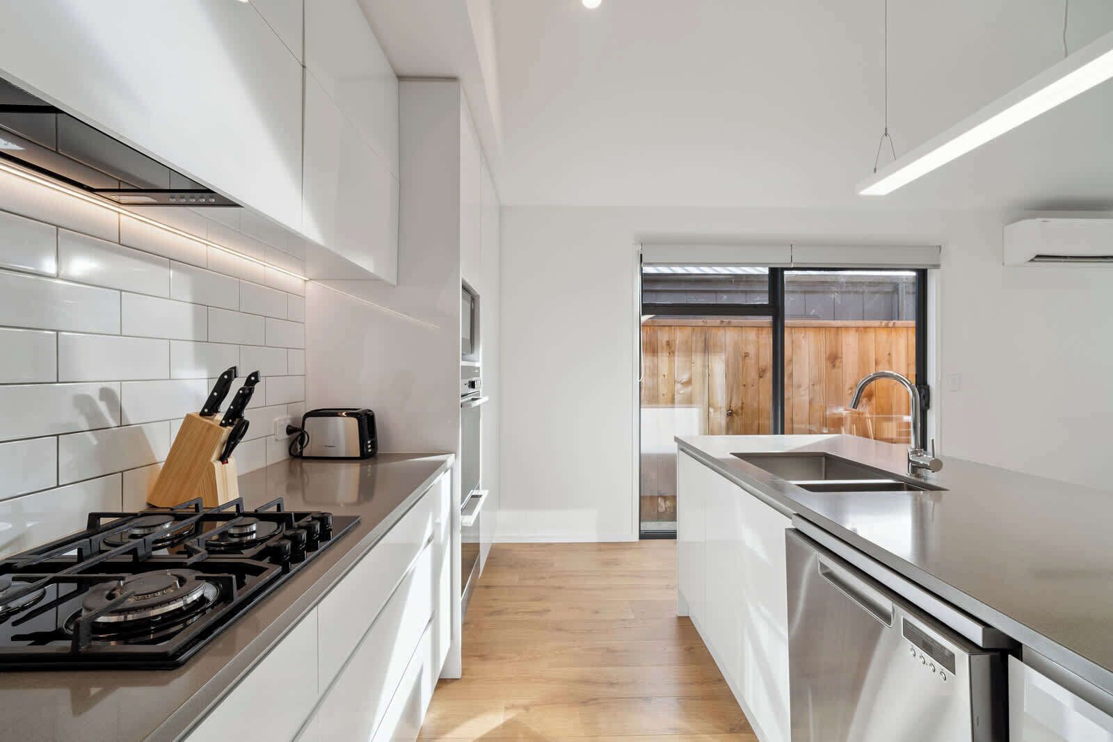 冰箱、微波炉、烤箱、炉灶