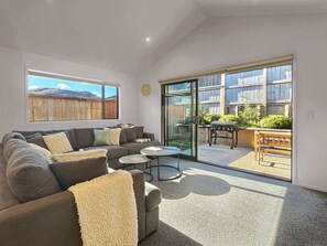 صورة غير مصنفة، 2 من 40، زرّ