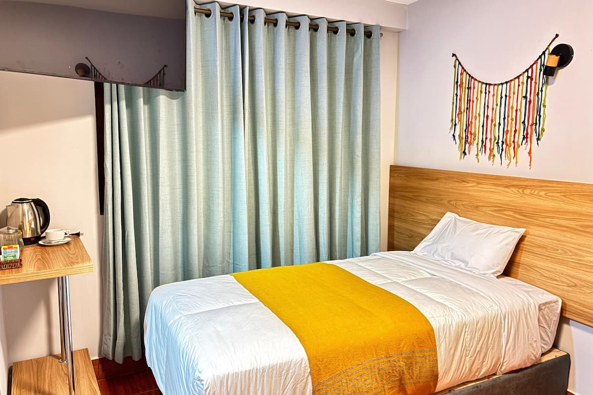 Deluxe Single Room | Down comforters, desk, laptop workspace, free WiFi