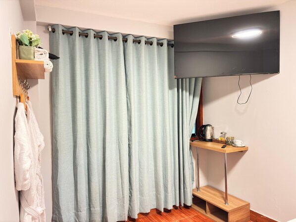 Down comforters, desk, laptop workspace, free WiFi