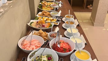 Desayuno buffet incluido todos los días