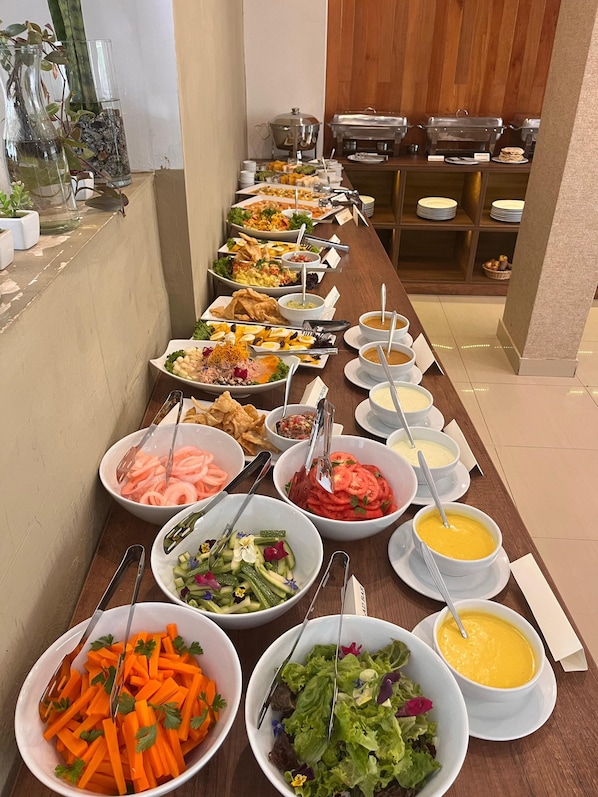 Petit déjeuner buffet compris tous les jours