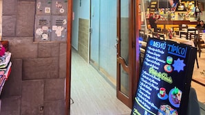The entrance to Hotel Litan with a sign indicating room number 602. - Hotel Litan Machu Picchu (Aguas Calientes)