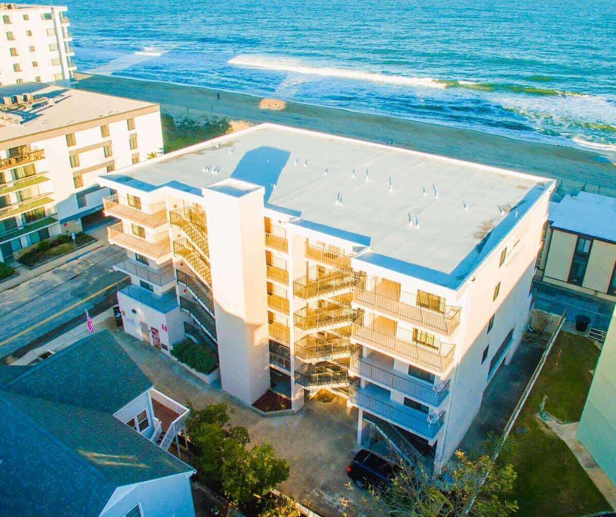 Oceanfront 2BR • Balcony • Family Friendly Stay