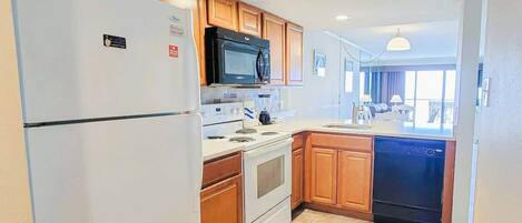 Refrigerador, microondas, horno, placa de cocina