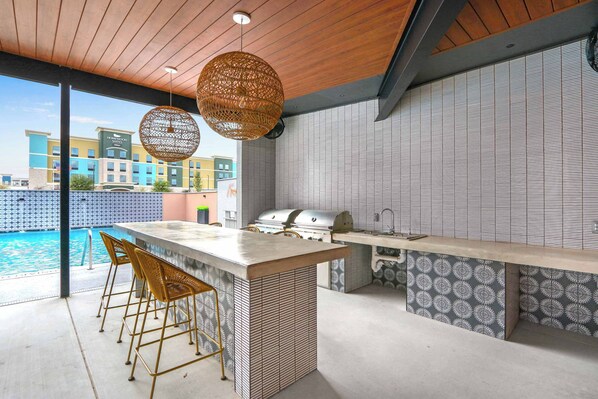 Terrace/patio - Creekside Modern - Community Pool | Ping Pong (New Braunfels)