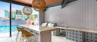 Creekside Modern - Community Pool | Ping Pong