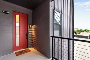 Property grounds - Creekside Modern - Community Pool | Ping Pong (New Braunfels)