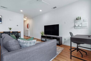 Curl up in the chic living room & stream your favorites on the smart TV - Creekside Modern - Community Pool | Ping Pong (New Braunfels)