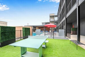 Outdoor dining - Creekside Modern - Community Pool | Ping Pong (New Braunfels)