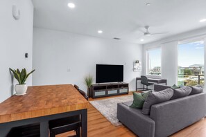 TV, offices - Creekside Modern - Community Pool | Ping Pong (New Braunfels)