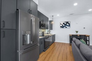 Fridge, microwave, oven, stovetop - Creekside Modern - Community Pool | Ping Pong (New Braunfels)