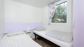 3 bedrooms, bed sheets