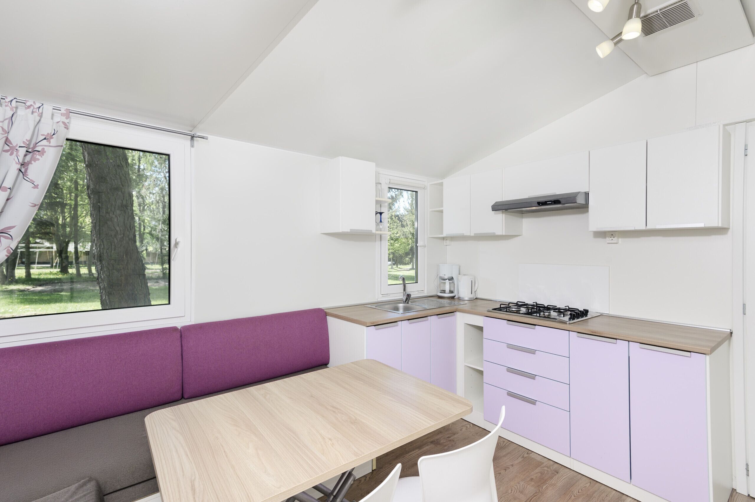 Fridge, cookware/dishes/utensils