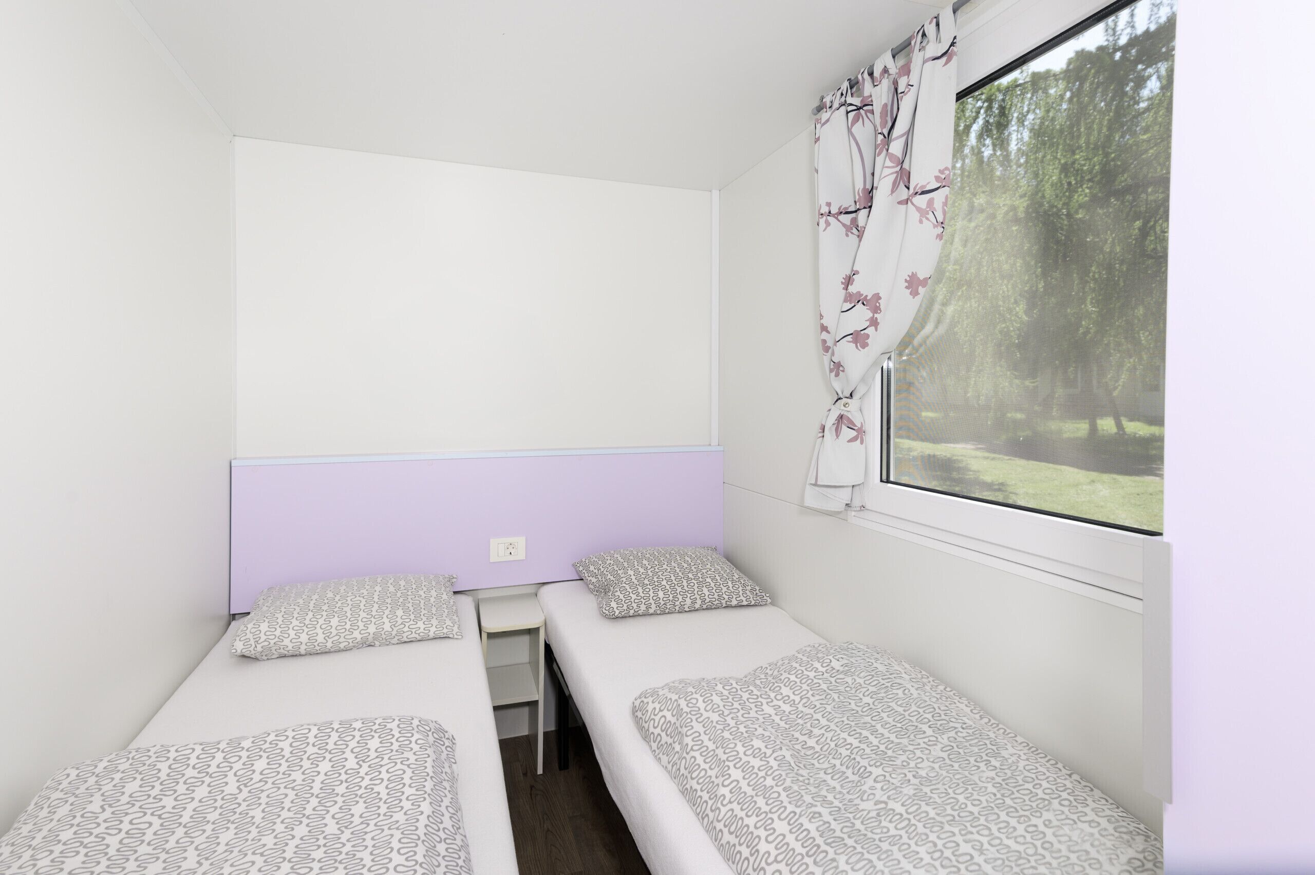 2 bedrooms, bed sheets