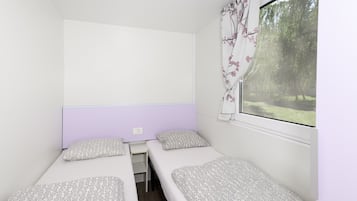 2 bedrooms, bed sheets