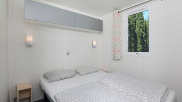 2 bedrooms, bed sheets