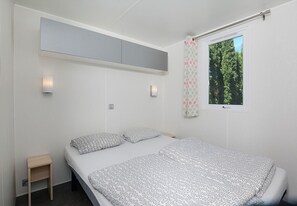 2 bedrooms, bed sheets