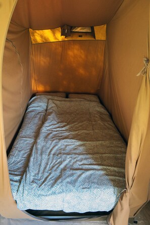 2 bedrooms, bed sheets