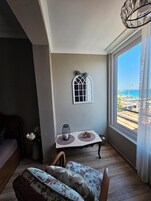 Cortinas blackout y sistema de insonorización 