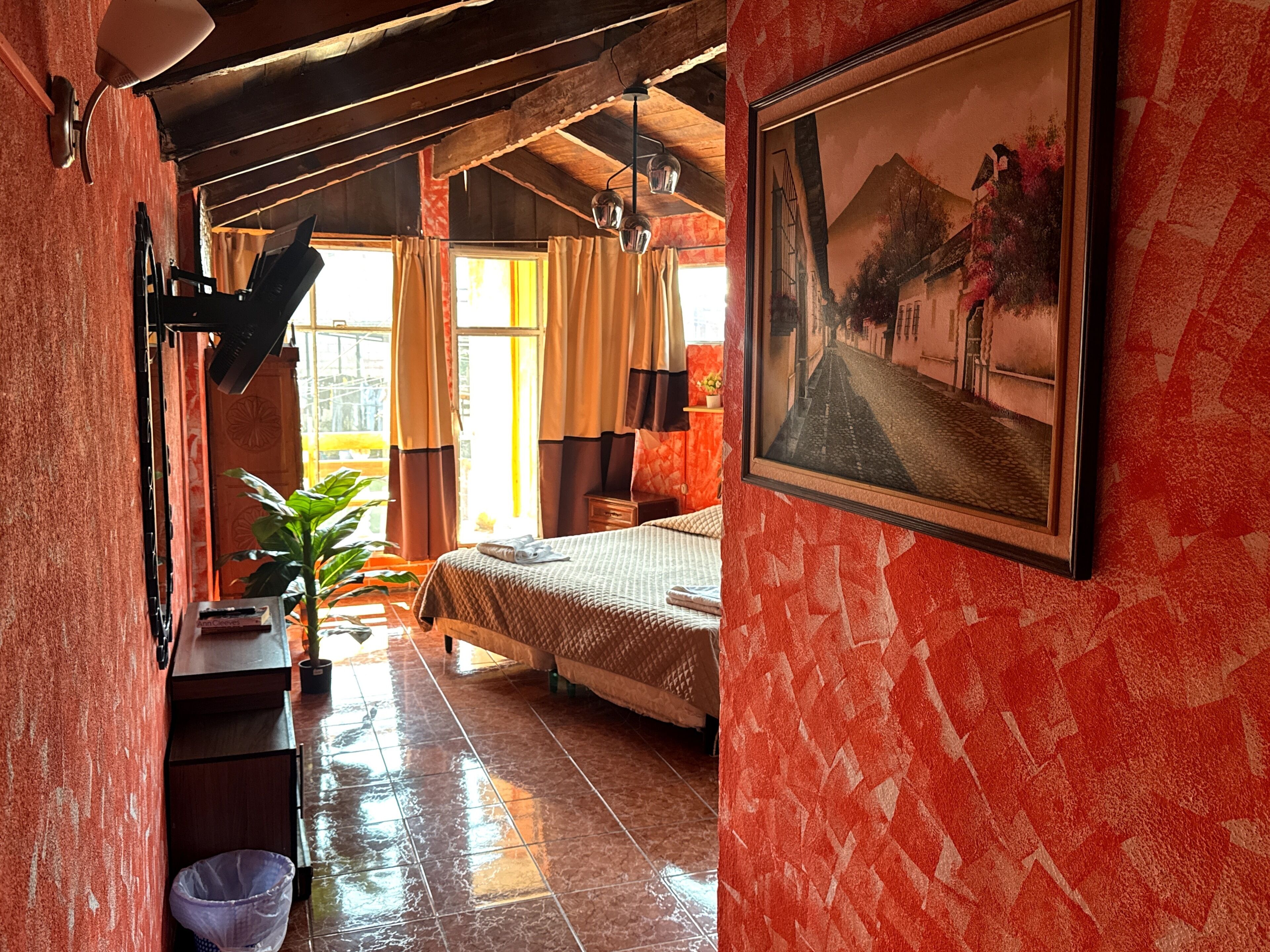 Quarto conforto, sacada, vista para o lago | Wi-Fi de cortesia