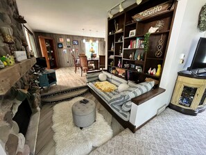 Smart TV y chimenea