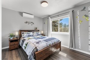 4 bedrooms, desk, iron/ironing board, WiFi