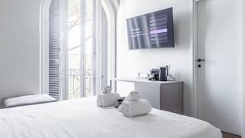 Habitació de luxe, servei de neteja, vistes a la ciutat | Llençols italians de la marca Frette i roba de llit d'alta qualitat