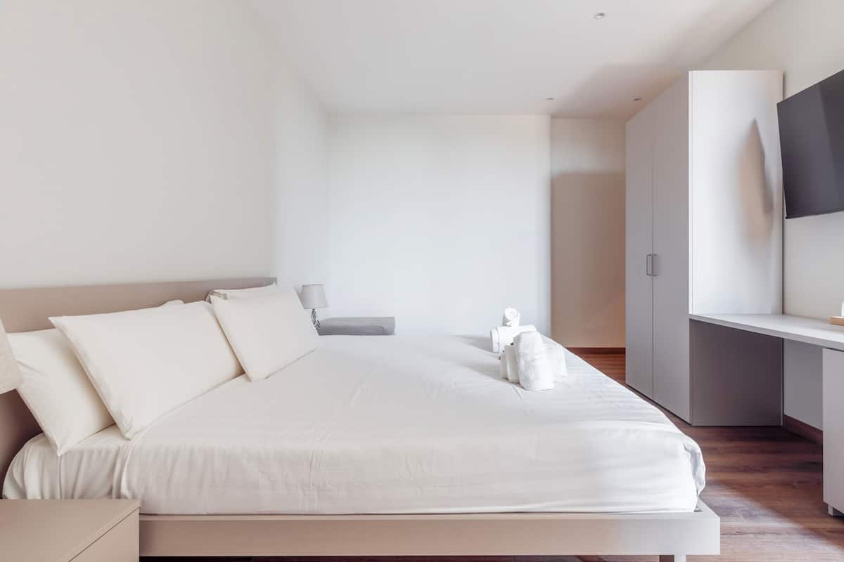 Frette Italian sheets, premium bedding, memory-foam beds, minibar