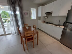 Fridge, microwave, stovetop