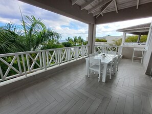 Outdoor dining - Tracadero Marina 73 PH, 3 Hab. Sea View (Dominicus)
