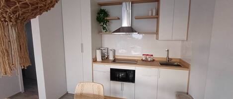 Jääkaappi, mikroaaltouuni