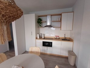 Fridge, microwave