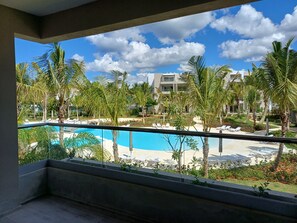 المنطقة المحيطة بالمنشأة